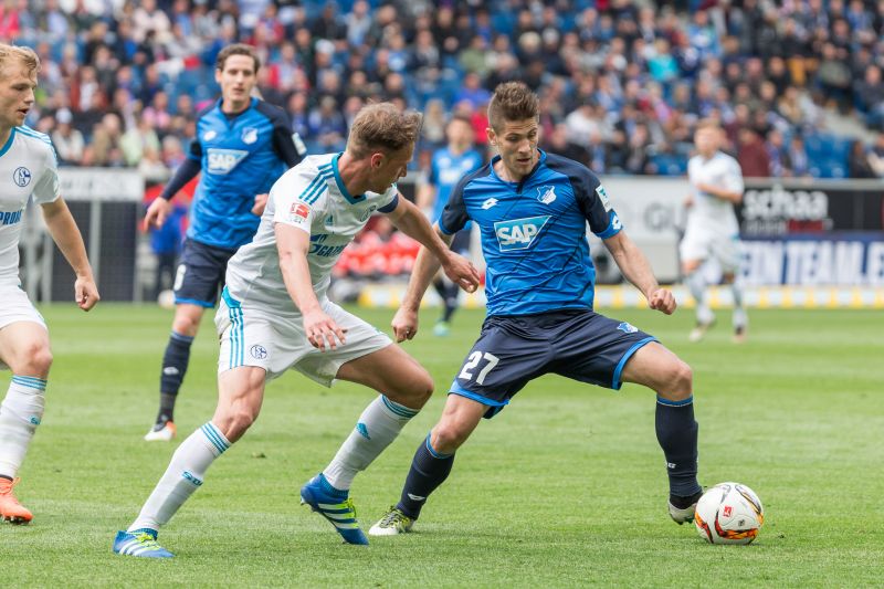 Andrej Kramaric im Zweikampf