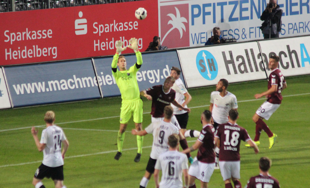 SVS-Keeper Knaller klärt hier souverän