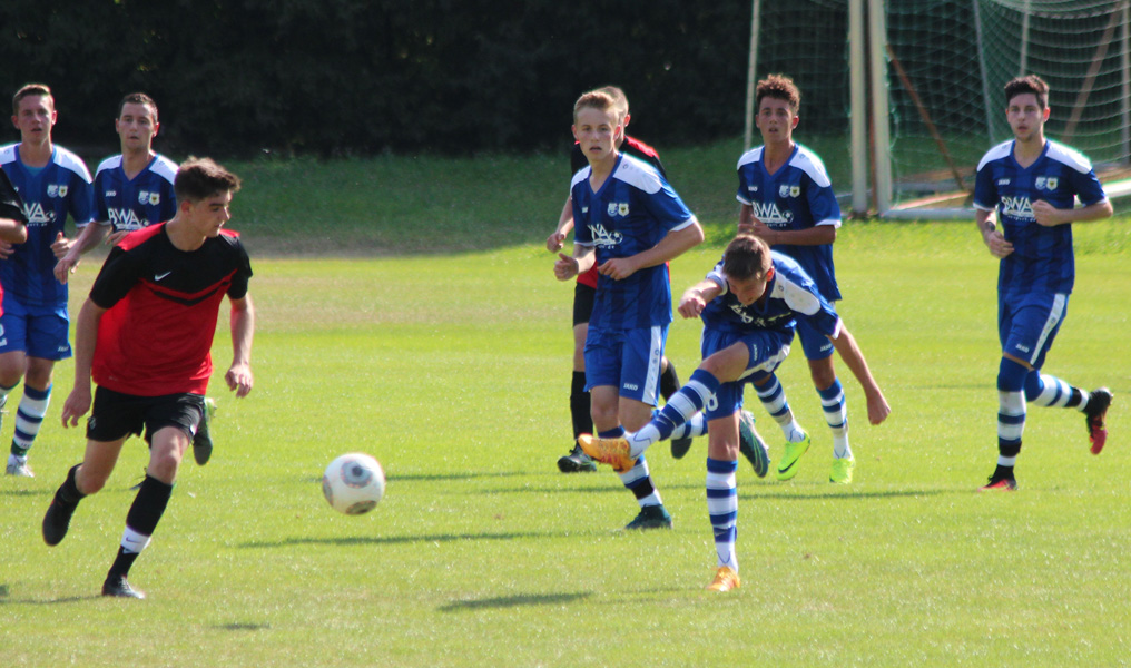 Nils Reißfelder leitet einen Konter ein