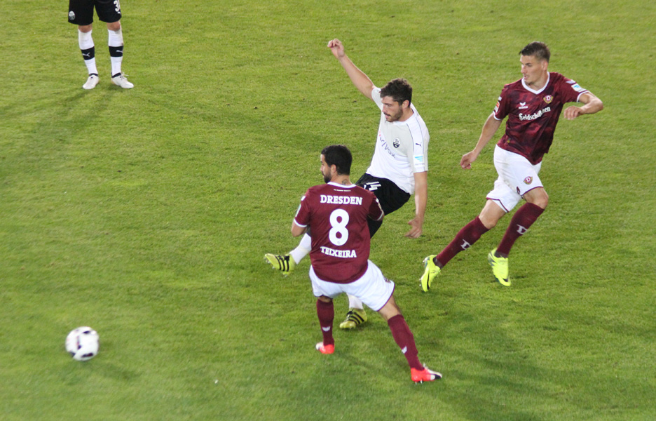 Kister klärt vor zwei Dresdner Gegenspieler