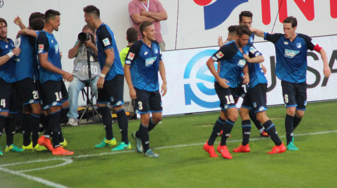 Die Kraichgauern feiern das 4:4 durch ...