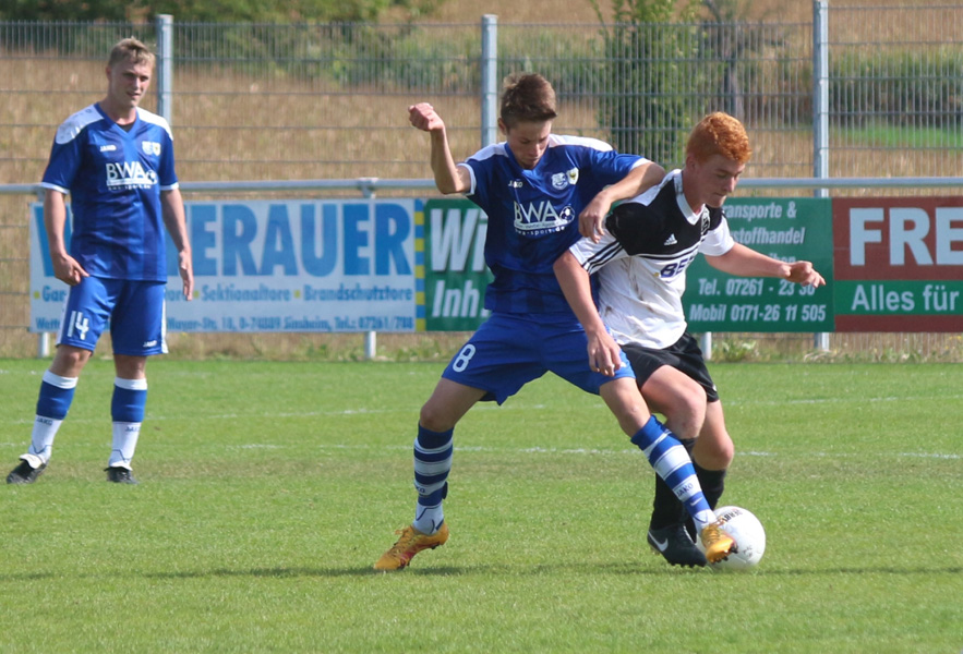 Nils Reißfelder (li.) im Zweikampf mit Daniel Heer