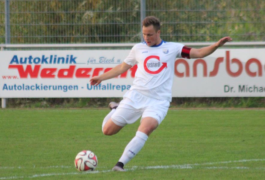 Rico Unser erhöht mit einem Distanzschuß auf 3:1