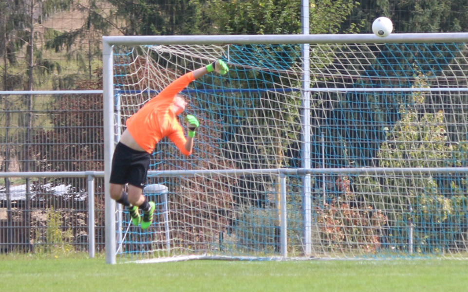 Gästekeeper Molzer mit Glanzparade