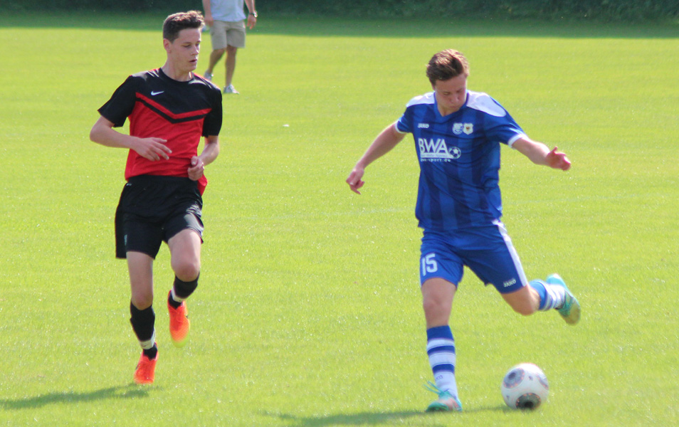 Dustin Brunner versucht es mit einem Distanzschuss