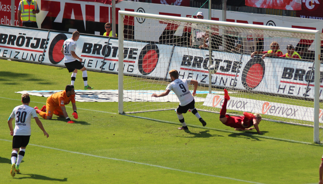 ... einen Kopfball von Höler