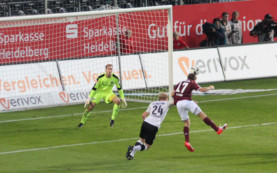 Gute Tormöglichkeit für Dresdens "Lumpi" Andreas Lambertz