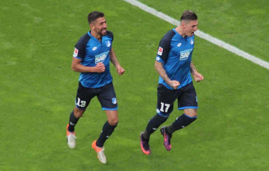 Steven Zuber (re.) freut sich über seinen ersten Saisontreffer