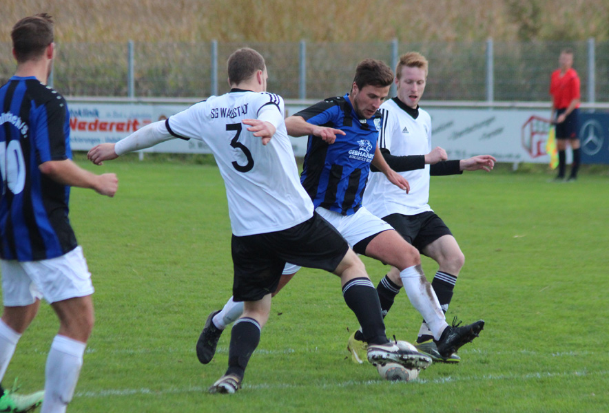 Wenig Freiräume boten die Waibstädter den Rohrbacher Offensivspielern