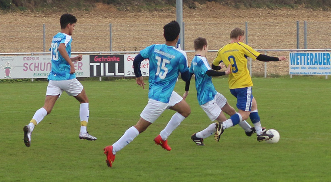 Stürmer Nicola Schmitt enteilt hier der gesamten gegnerischen Abwehr