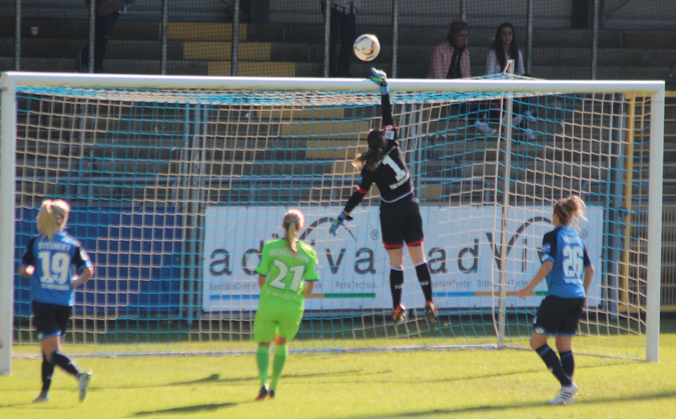 TSG-Keeperin Martina Tufekovic klärt in höchster Not