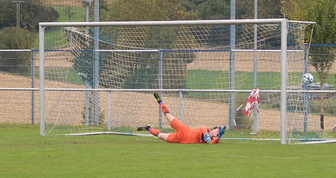 Das 2:0 durch einen Distanzschuss von Dennis Bauer