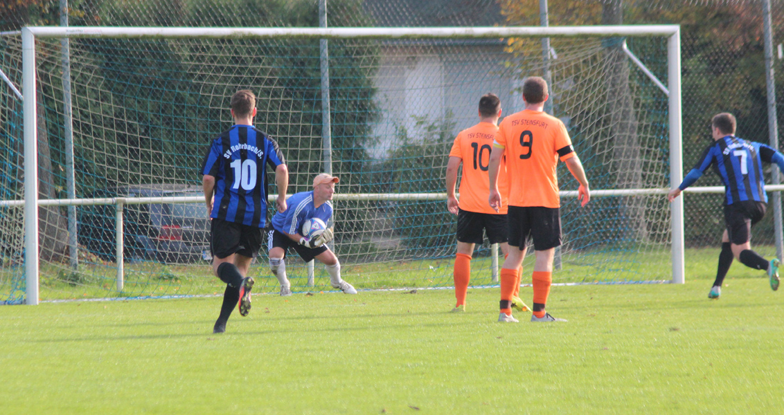 TSV-Keeper Wörns entschärft einen Rohrbacher Torschuss