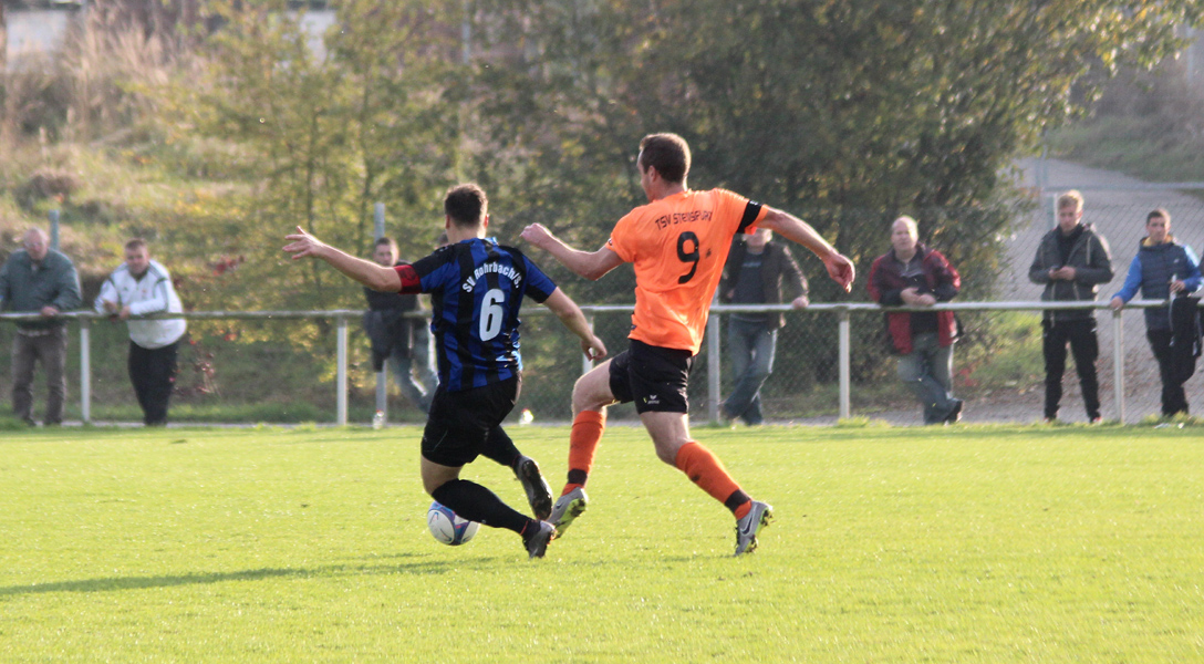 SV-Kapitän Rico Unser klärt in höchster Not