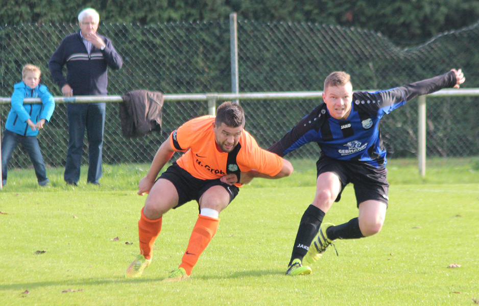 Rohrbachs Häde (re.) im Zweikampf