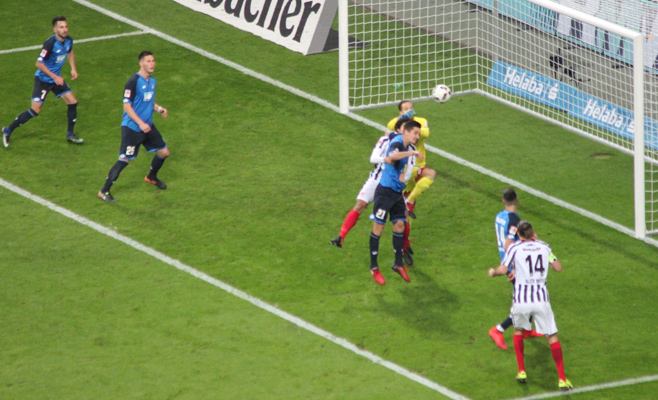 Baumann klärt per Faustabwehr