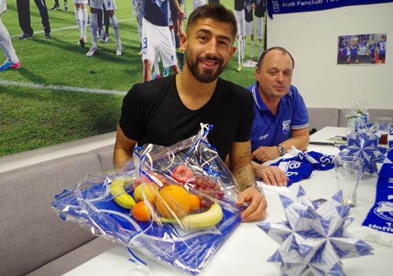 Demirbay mit Erinnerungsgeschenken