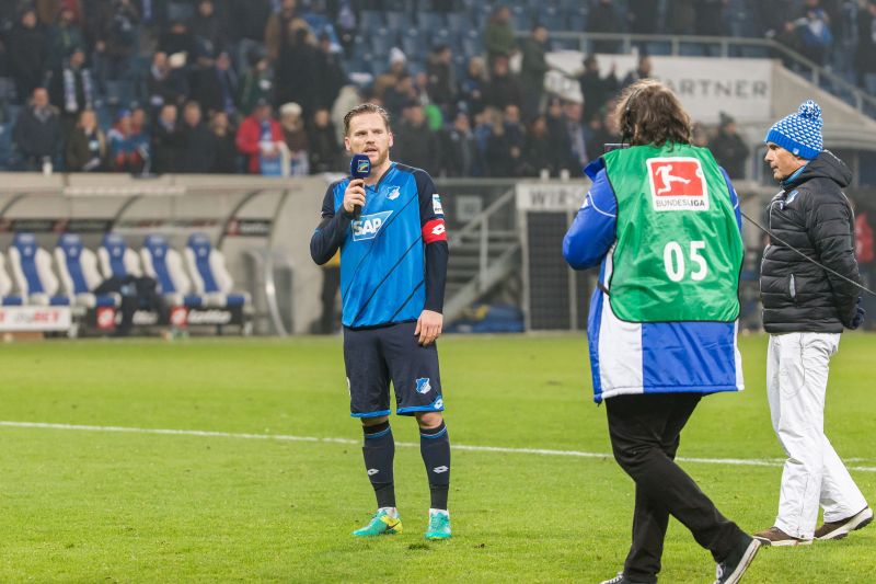 Kapitän Eugen Polanski wünscht stellvertretend für die Mannschaft den Fans frohe Weihnachten