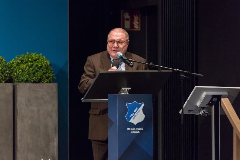 Moderator Horst Heinlein