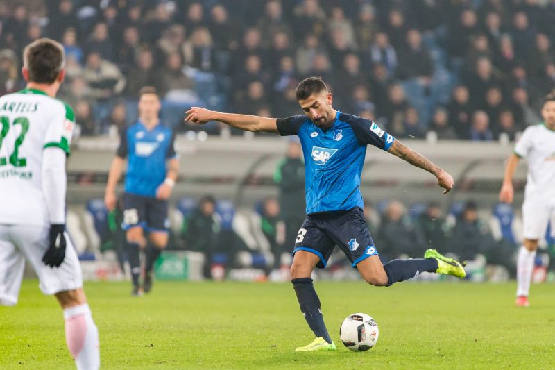 Kerem Demirbay versucht es mit einem Distanzschuss