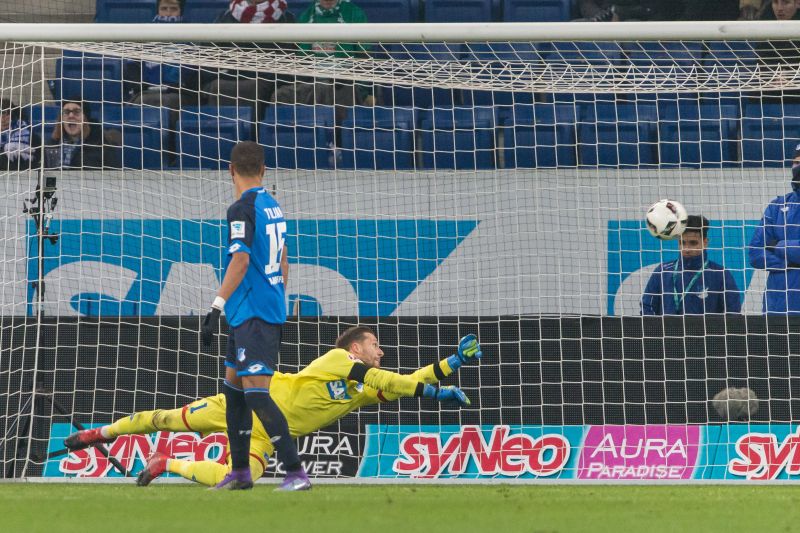 Oliver Baumann ist chancenlos bei Gnabrys spätem Ausgleichstreffer