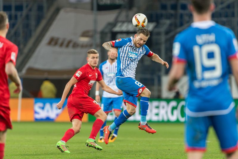 Eugen Polanski als Sieger im Kopfballduell