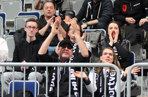 Sandhausens Fans feiern ihre Mannschaft