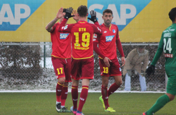 Torjubel bei den beiden Torschützen Steven Zuber (li.) und Mark Uth