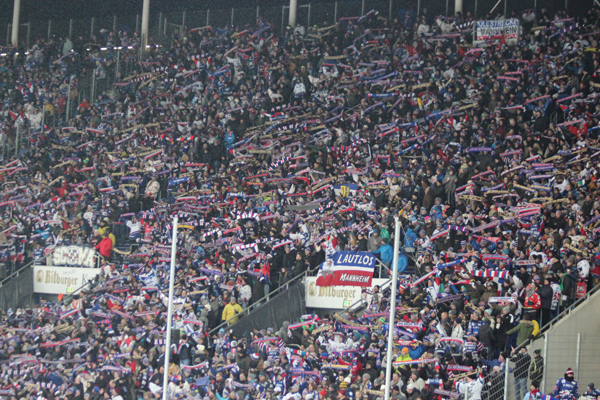 Lautstarke Mannheims Fans in Partystimmung