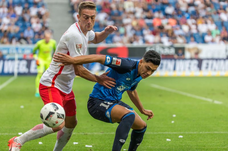 Nadiem Amiri (re.) beim Zweikampf