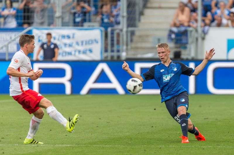 Phuilipp Ochs (re.) im Duell mit Ex-Hoffenheimer Dominik Kaiser