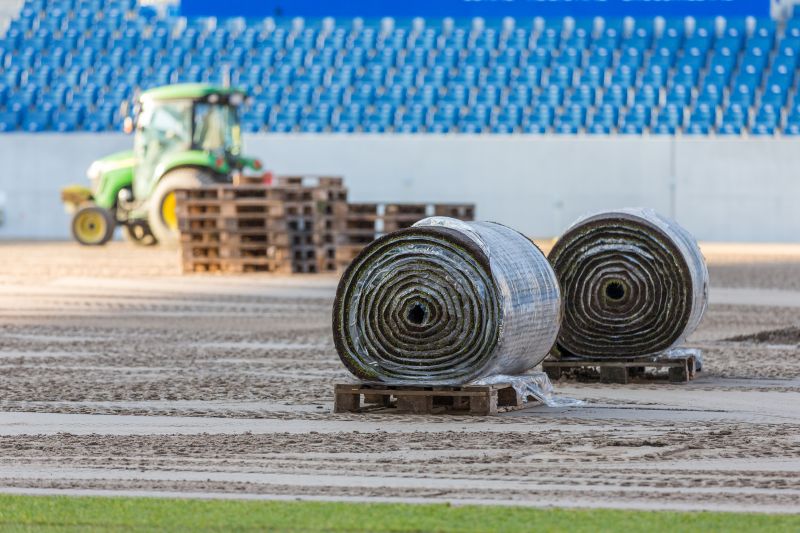 Der neue Rollrasen wird geliefert ...