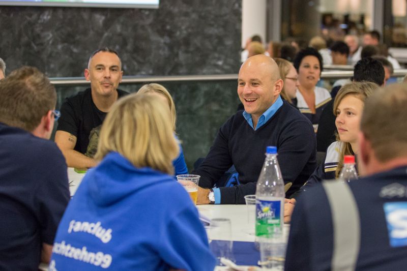Hoffenheims Direktor Profifußball im Gespräch mit TSG-Fans