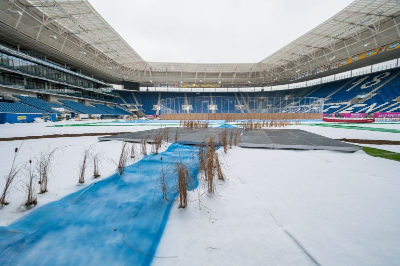 Vor der Südkurve entsteht eine Showbühne, davor ein optisch künstlicher Bach