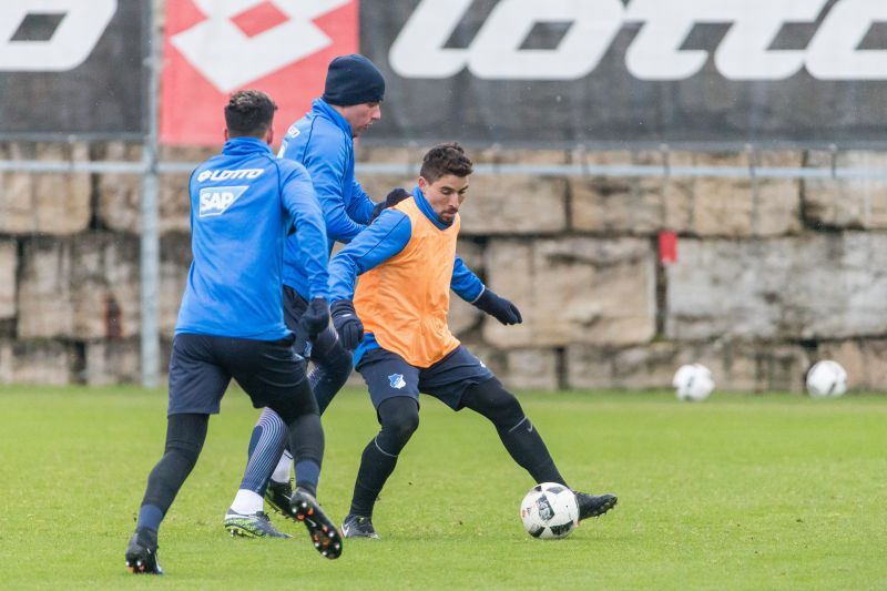 Erster Neuzugang: Danilo Soares (re.) beim Trainingsauftakt
