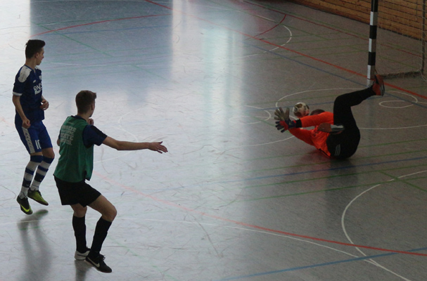 A-Junioren-Keeper Keeper Lucas Diekmann pariert in höchster Not