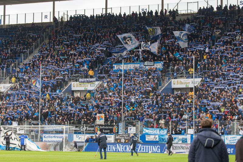 Stimmungsvolle Südkurve