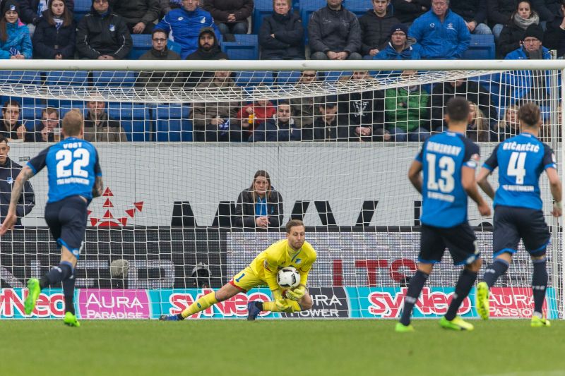 TSG-Keeper pariert sicher einen Distanzschuss