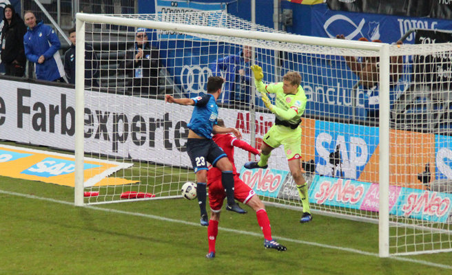 ... und köpft aufs Mainzer-Tor ...