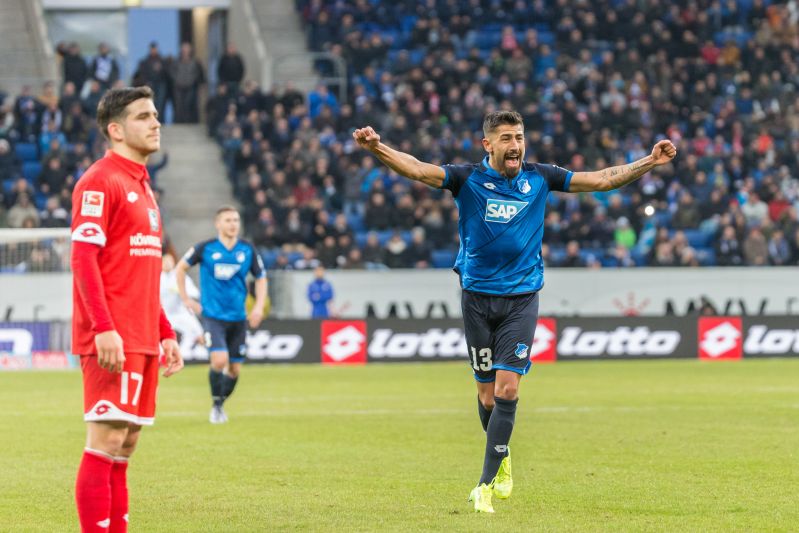 Demirbay schreit seine Freude nach einem Hoffenheimer Torerfolg aus sich heraus