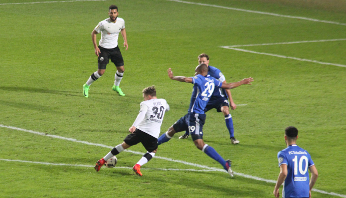 Pledl versucht es aus der Distanz