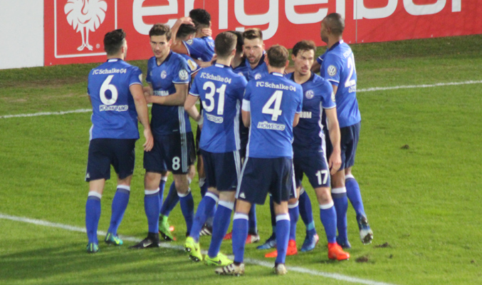 Jubel bei S04 nach der Führung