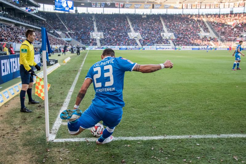 Sali beim Eckball. Standards zählen zu seinen besonderen Stärken.