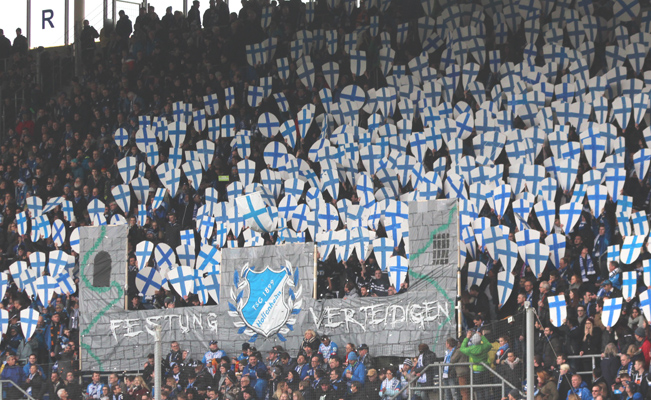 Deutliche Botschaft der TSG-Fans vor der Partei mit dieser Choreografie