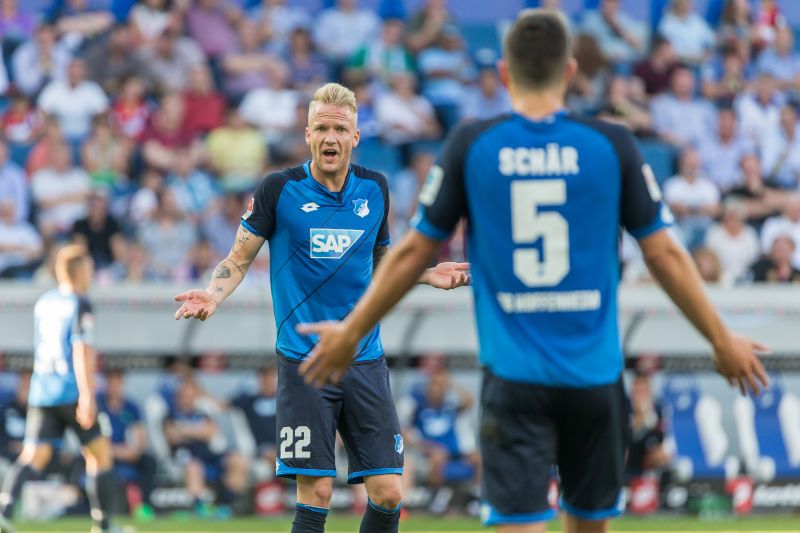 Austausch mit Mannschaftskollege Fabian Schär
