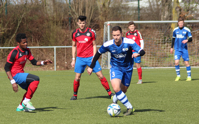 Luka Pantic treibt den Ball nach vorn