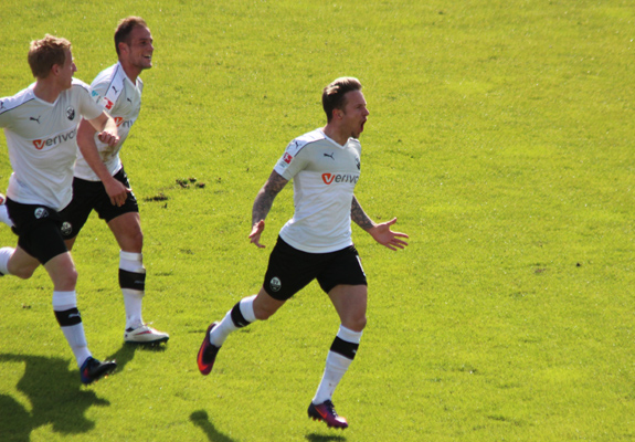 Jubel bei Kuhn über sein erstes Profitor