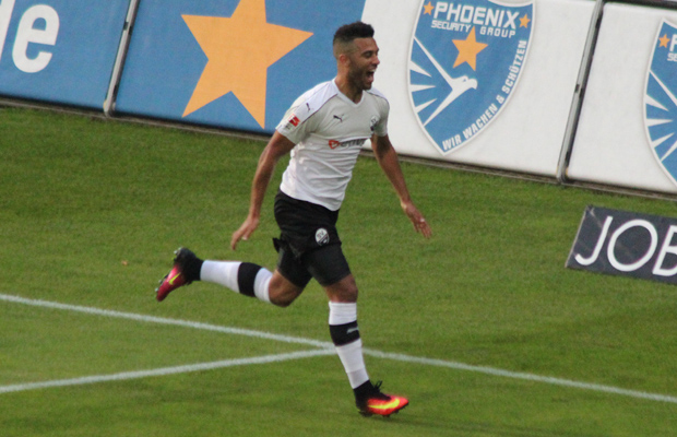 Andrew Wooten jubelt über seinen Treffer im Hinspiel gegen Dresden