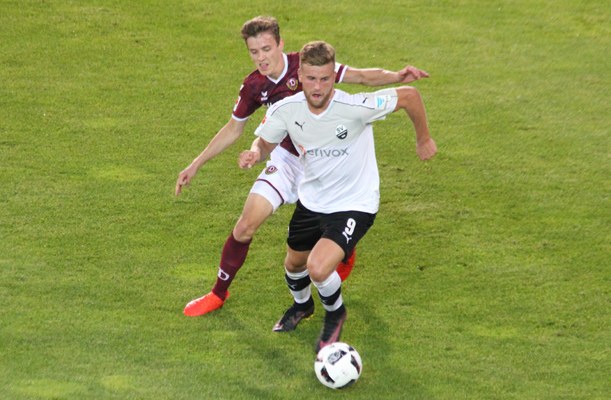 Lucas Höler enteilt seinem Gegenspieler