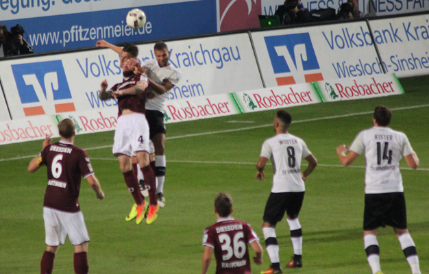 Luftduell aus dem Hinspiel